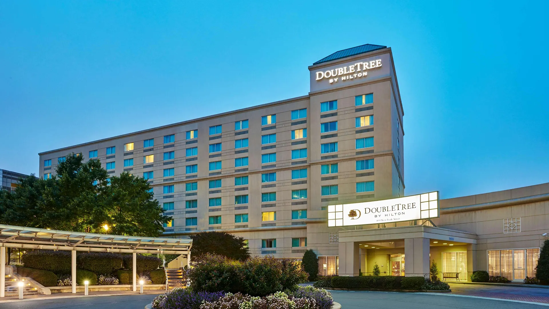 Doubletree By Hilton Charlotte Uptown Hotel 4*,