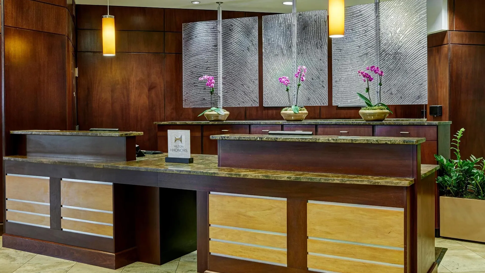 Doubletree By Hilton Charlotte Uptown Hotel
