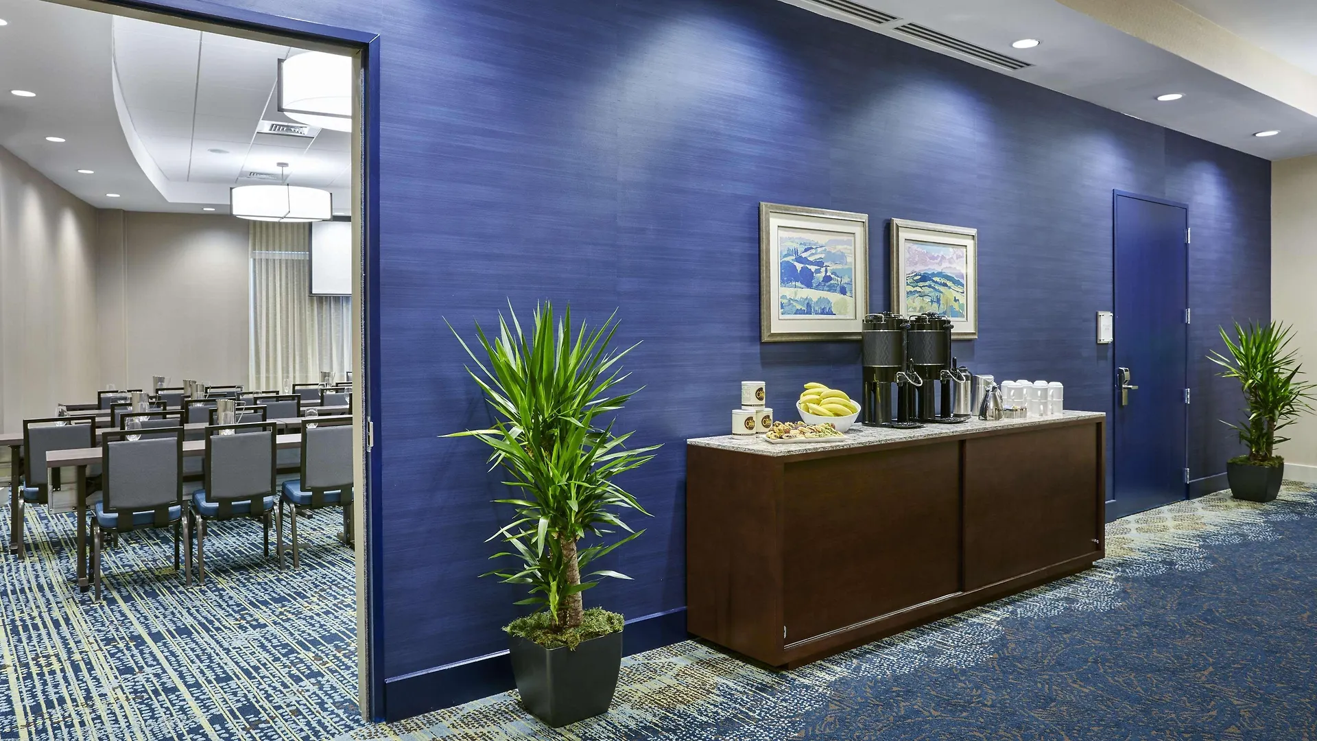 Doubletree By Hilton Charlotte Uptown Hotel