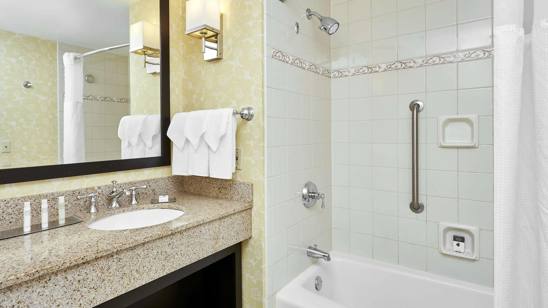 Doubletree By Hilton Charlotte Uptown Hotel