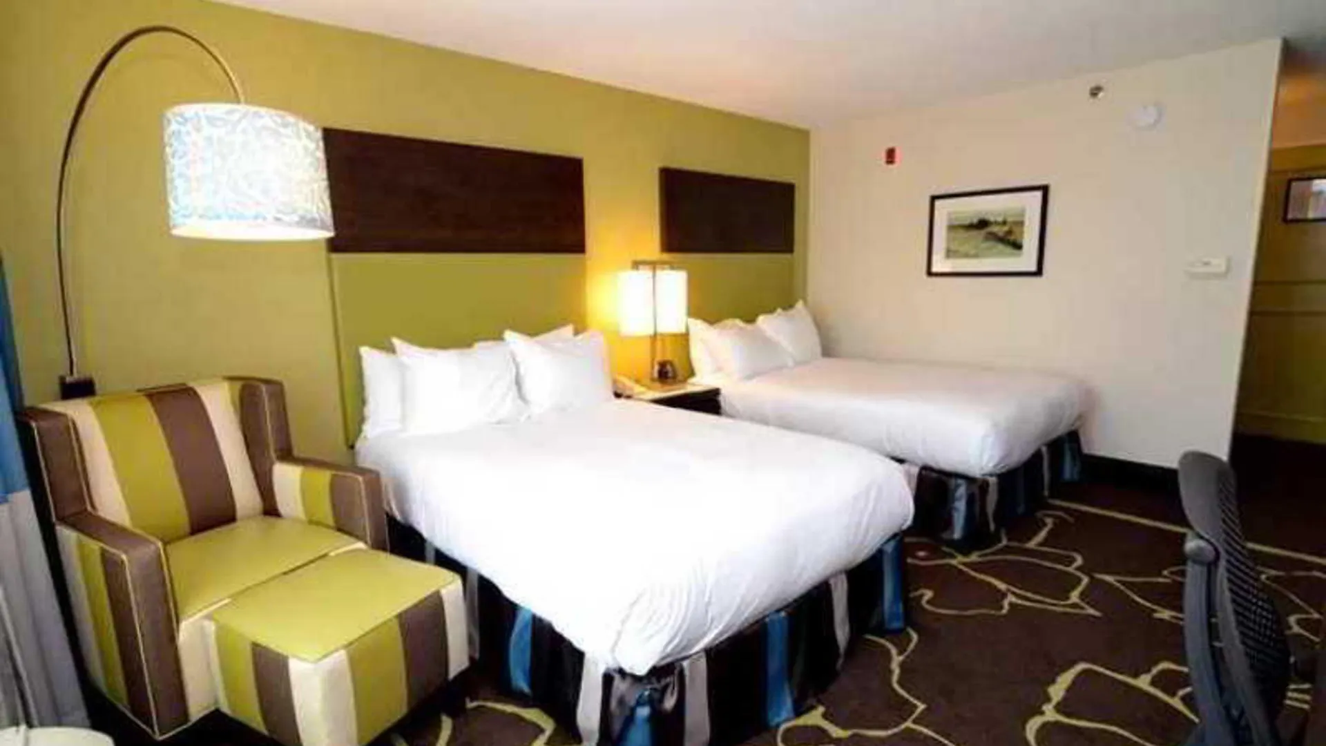 Doubletree By Hilton Charlotte Uptown Hotel