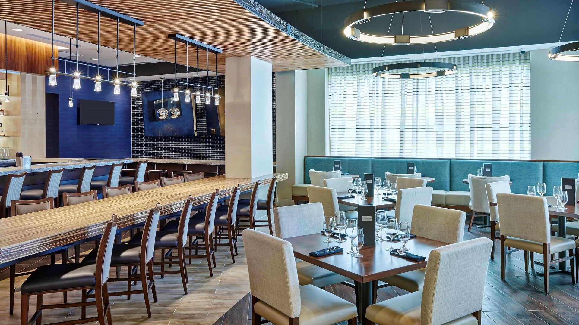 Doubletree By Hilton Charlotte Uptown Hotel