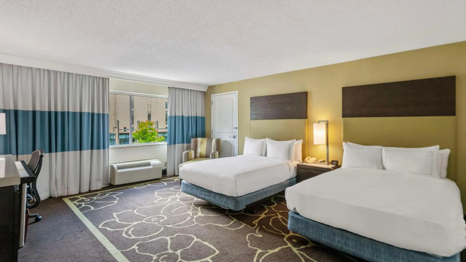 Doubletree By Hilton Charlotte Uptown Hotel
