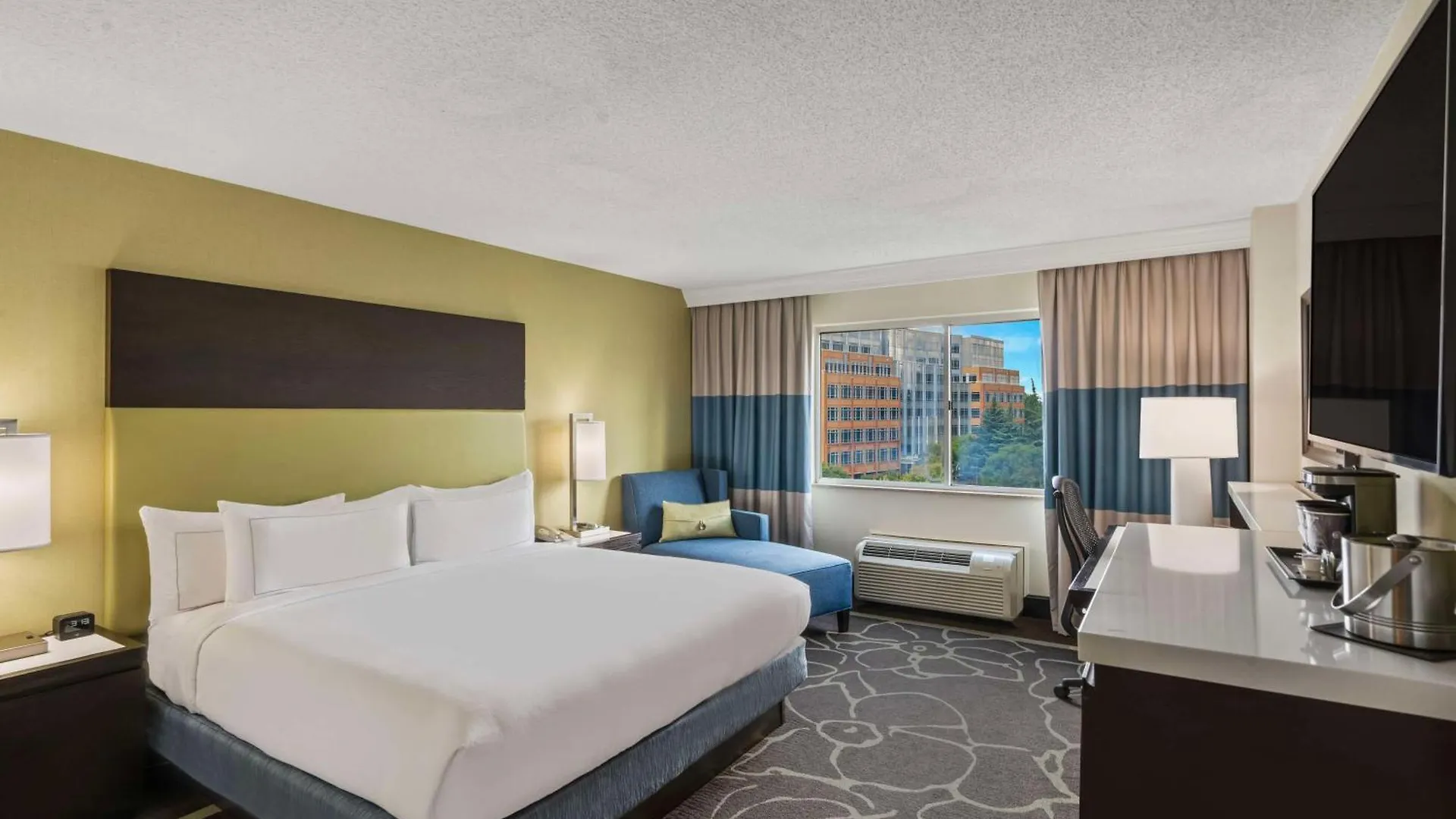 Doubletree By Hilton Charlotte Uptown Hotel