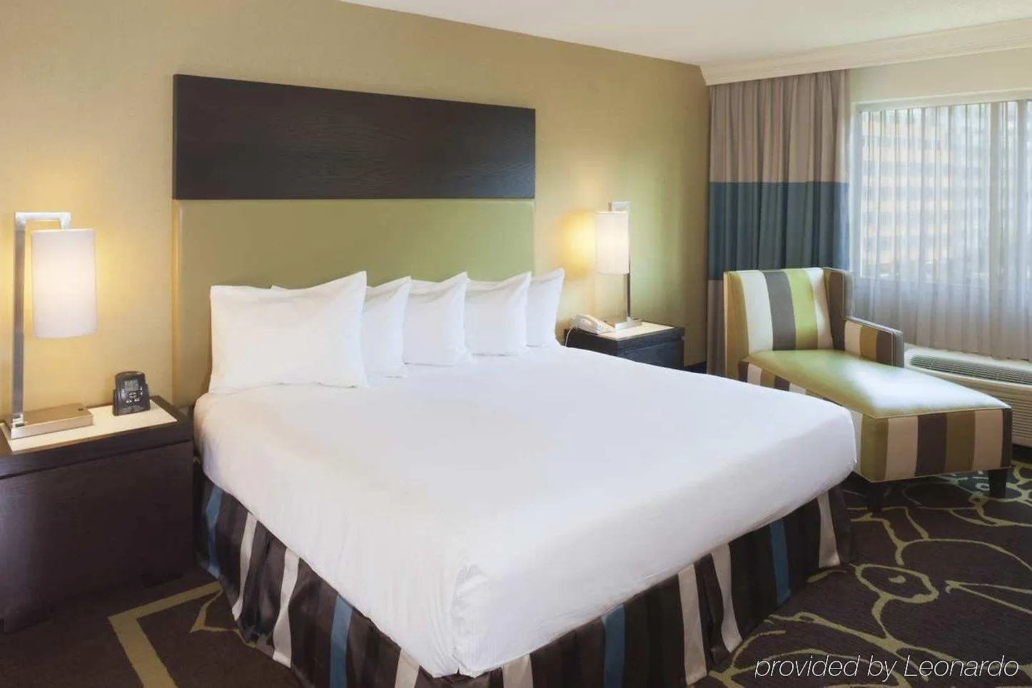 Doubletree By Hilton Charlotte Uptown Hotel 4*,