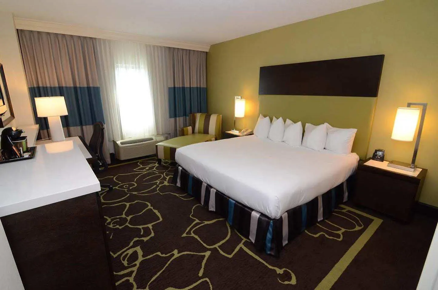 Doubletree By Hilton Charlotte Uptown Hotel