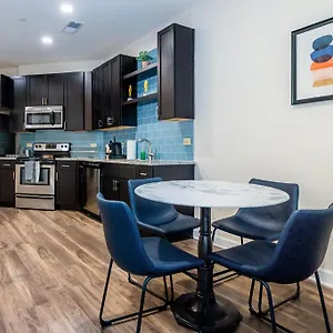 Apartment Beautiful 1br W Balcony Gym Patio Areas, Charlotte