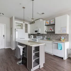 Apartment 1br - Pool & Full Kitchen - Near Uptown & Airport, Charlotte